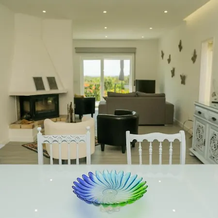 Casa Com Grande Jardim Holiday home Casais de Sao Lourenco