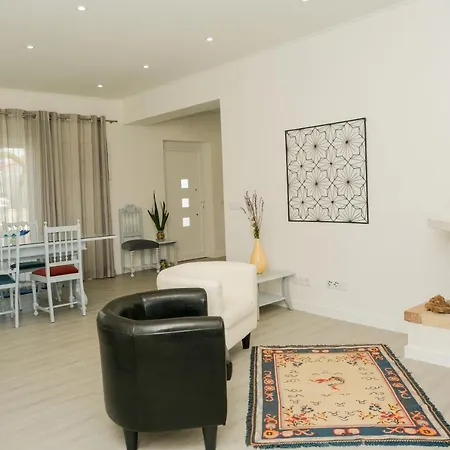 Casa Com Grande Jardim *